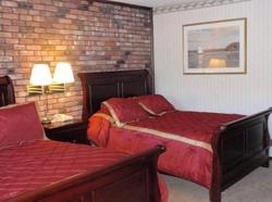 Chalet Inn & Suites Centerport