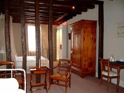 Logis Hotel Restaurant Le Cheval Blanc Blere