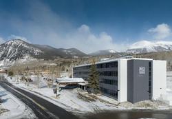 Summit Suites