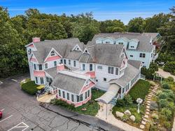 Yelton Manor Bed & Breakfast