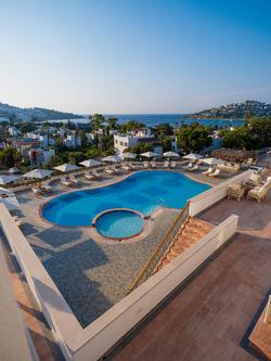 Elementa Luxury Boutique Hotel