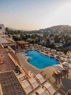 Elementa Luxury Boutique Hotel