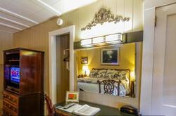 Mountainaire Inn and Log Cabins