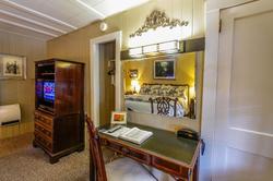 Mountainaire Inn and Log Cabins