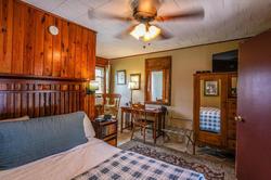 Mountainaire Inn and Log Cabins