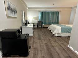 Deluxe 6 Inn Suites
