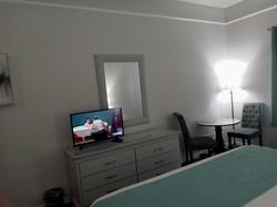 Deluxe 6 Inn Suites