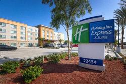 Holiday Inn Express & Suites Hawaiian Gardens