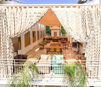 Esquire Hotels & Lounges