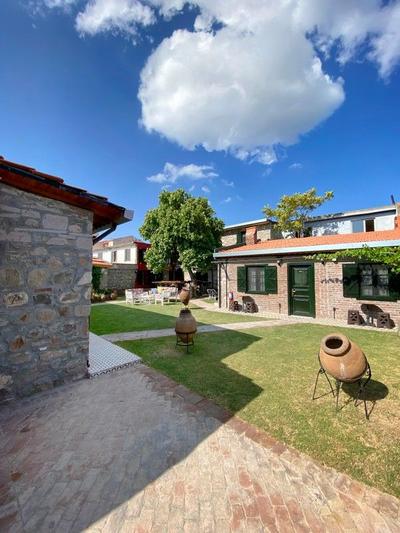 Avlulu Konak Küçükköy