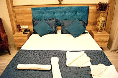 Destinia Pera Suites