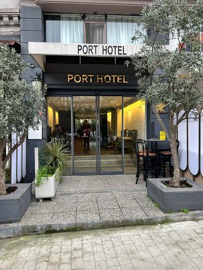 Port Hotel