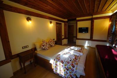 Çeşmeli Konakları