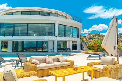 Yalıkavak' da Manzaralı Özel Havuzlu 5+2 Malikane