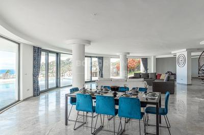 Yalıkavak' da Manzaralı Özel Havuzlu 5+2 Malikane