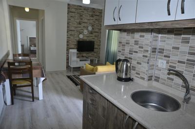 Cleopatra King Apart