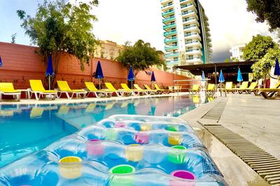 Gold Twins Boutique Hoel