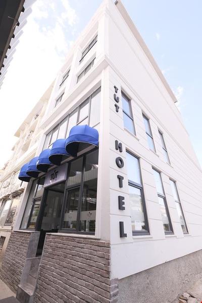 Tut Hotel