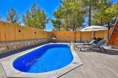 1 Odalı Özel Havuzlu Villa EE152
