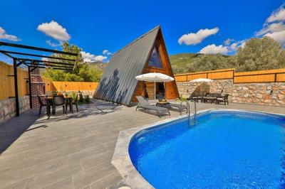 1 Odalı Özel Havuzlu Villa EE152