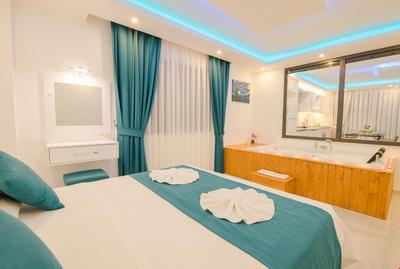 Mulberry Suit Aparts