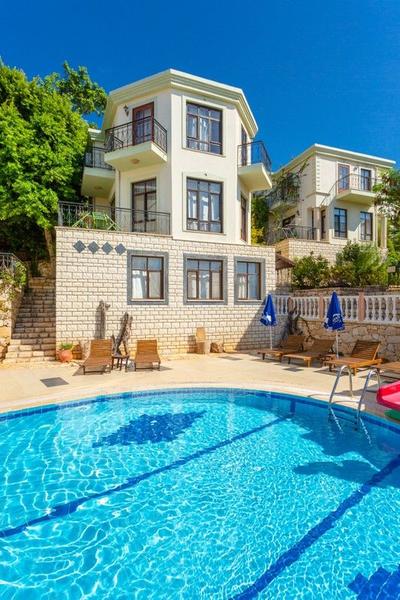 Ortak Havuzlu Villa Habesos