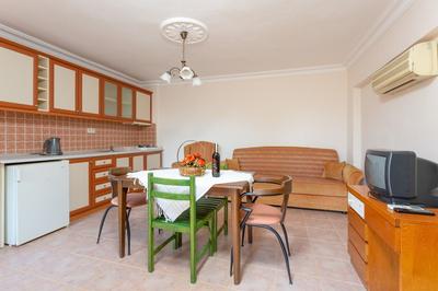 Myros Ortak Havuzlu Villa