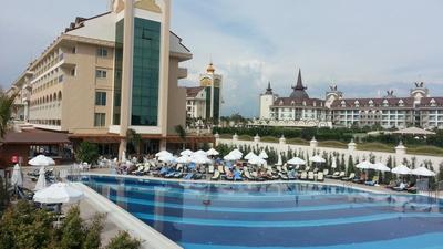 Side Crown Charm Palace