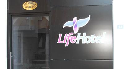 Life Hotel 2