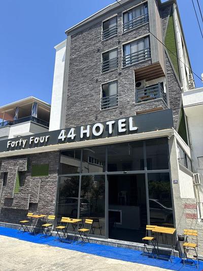 Hotel 44