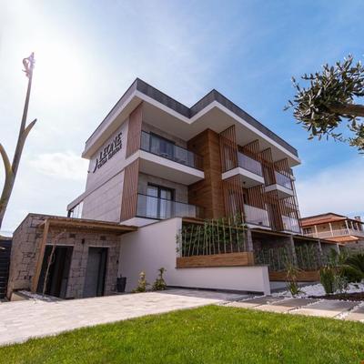 Leone Cunda Edition Otel (+12)