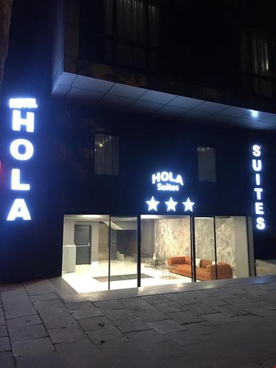 Hola Suites Hotel