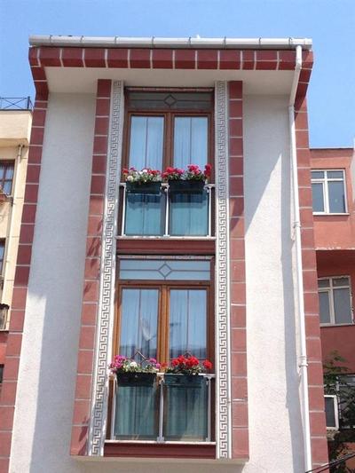 La Petita Maison Hotel