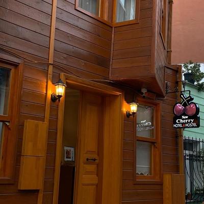 New Cherry Hotel & Hostel