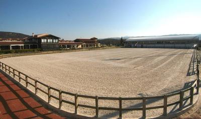 Konvoy Hotel & The Country Club