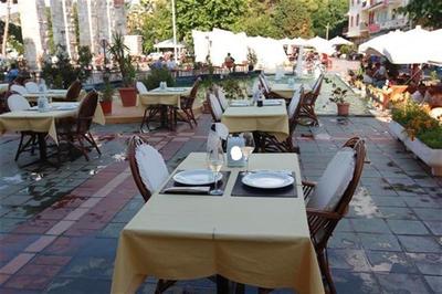 Wallabies Aquaduct Hotel