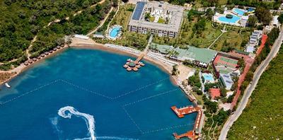 Crystal Green Bay Resort & Spa