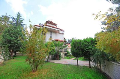 Brookland Paris Villa