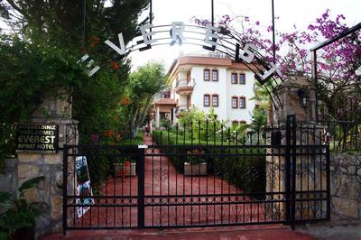 Everest Hotel