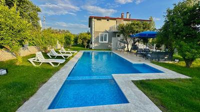 Geniş Havuzlu 4+1 Villa