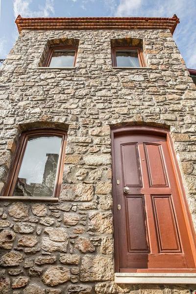 Two Stone Homes (Metis)