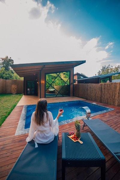 Favela Suit Bungalov