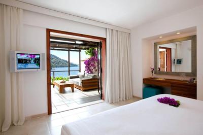 Hillside Beach Club