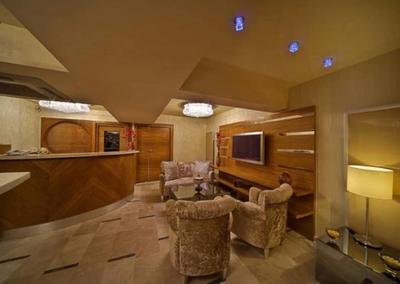 Royce Hotel