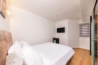 Neda Hotel