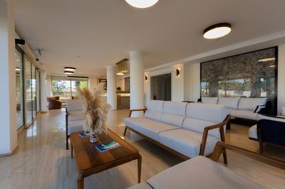 Kamer Suites & Hotel