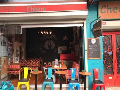 Cheers Midtown Hostel