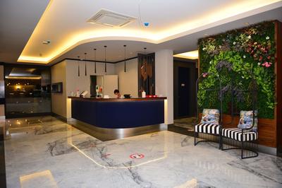 Oasis Hotel & Apartments