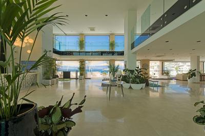 Bellazure Hotel