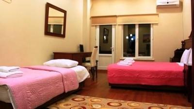 La Perla Suites